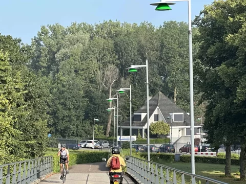Verlichting op de fietsbrug in Dongen