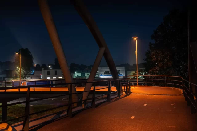 Verlichting op de fietsbrug in Dongen