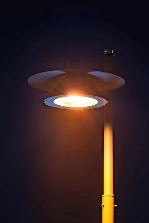 Verlichting op de fietsbrug in Dongen